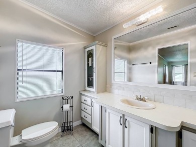 (ver mas abajo en espanol) Welcome to affordable 55+ living at on Lakes at Leesburg Golf Course in Florida - for sale on GolfHomes.com, golf home, golf lot
