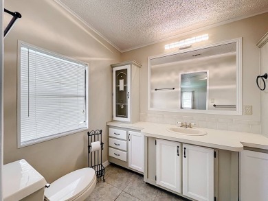 (ver mas abajo en espanol) Welcome to affordable 55+ living at on Lakes at Leesburg Golf Course in Florida - for sale on GolfHomes.com, golf home, golf lot