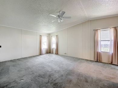 (ver mas abajo en espanol) Welcome to affordable 55+ living at on Lakes at Leesburg Golf Course in Florida - for sale on GolfHomes.com, golf home, golf lot