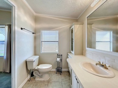 (ver mas abajo en espanol) Welcome to affordable 55+ living at on Lakes at Leesburg Golf Course in Florida - for sale on GolfHomes.com, golf home, golf lot