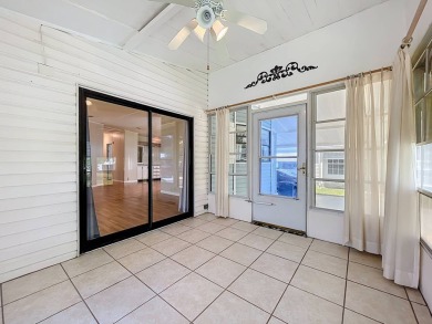 (ver mas abajo en espanol) Welcome to affordable 55+ living at on Lakes at Leesburg Golf Course in Florida - for sale on GolfHomes.com, golf home, golf lot