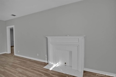 Check out this adorable home in Waterside near Ki Mexico on Querbes Park Golf Course in Louisiana - for sale on GolfHomes.com, golf home, golf lot