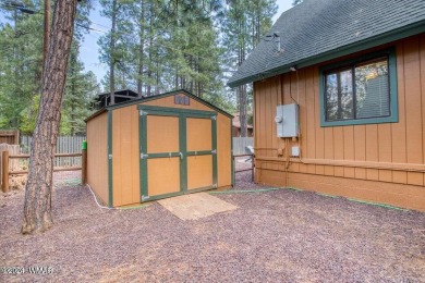 Located in Pinetop Lakes Mtn Homes, with Recreation Center on Pinetop Lakes Golf and Country Club in Arizona - for sale on GolfHomes.com, golf home, golf lot