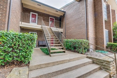 Discover this charming 2-bedroom, 2-bath condo nestled near the on Stevens Park Golf Course in Texas - for sale on GolfHomes.com, golf home, golf lot