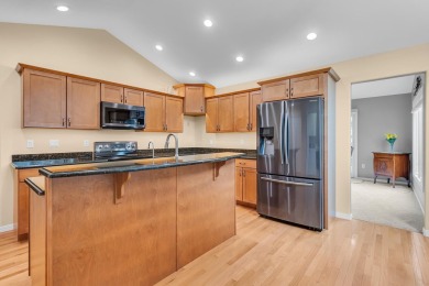 CONTEMPORARY SUMMIT TOWNSHIP END-UNIT CONDO FEATURING MAIN FLOOR on Country Club of Jackson in Michigan - for sale on GolfHomes.com, golf home, golf lot