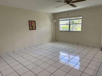 Welcome to this beautiful freshly painted 2-bedroom, 2-bath on Kings Point Golf - Executive in Florida - for sale on GolfHomes.com, golf home, golf lot