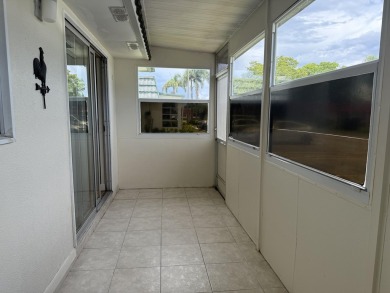 Welcome to this beautiful freshly painted 2-bedroom, 2-bath on Kings Point Golf - Executive in Florida - for sale on GolfHomes.com, golf home, golf lot