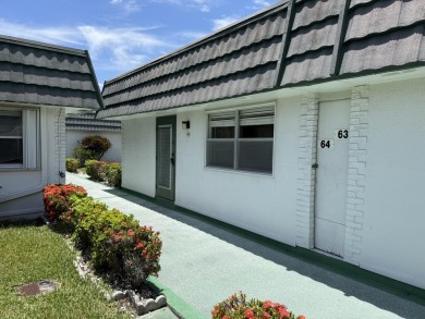 Welcome to this beautiful freshly painted 2-bedroom, 2-bath on Kings Point Golf - Executive in Florida - for sale on GolfHomes.com, golf home, golf lot