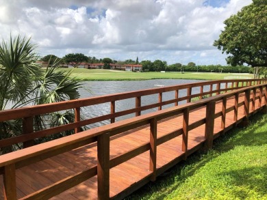 Welcome to this beautiful freshly painted 2-bedroom, 2-bath on Kings Point Golf - Executive in Florida - for sale on GolfHomes.com, golf home, golf lot