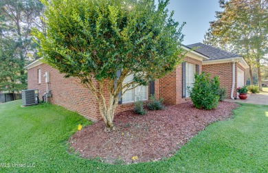 Pristine home in the heart of Castlewoods, at 213 Boxwood Circle on Castlewoods Golf Club in Mississippi - for sale on GolfHomes.com, golf home, golf lot