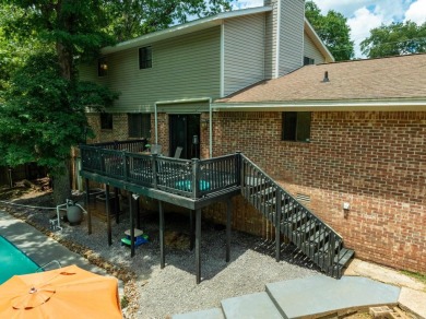 Dive Into Comfort on Lee Street!  Welcome to 2244 Lee Street in on Batesville Country Club in Arkansas - for sale on GolfHomes.com, golf home, golf lot
