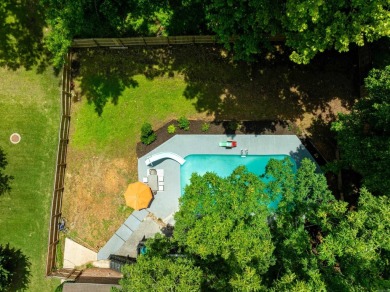 Dive Into Comfort on Lee Street!  Welcome to 2244 Lee Street in on Batesville Country Club in Arkansas - for sale on GolfHomes.com, golf home, golf lot