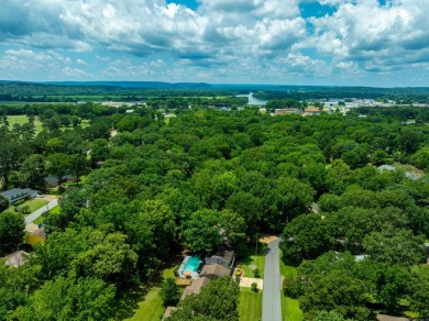 Dive Into Comfort on Lee Street!  Welcome to 2244 Lee Street in on Batesville Country Club in Arkansas - for sale on GolfHomes.com, golf home, golf lot