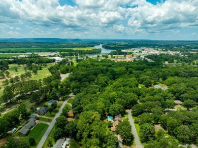 Dive Into Comfort on Lee Street!  Welcome to 2244 Lee Street in on Batesville Country Club in Arkansas - for sale on GolfHomes.com, golf home, golf lot