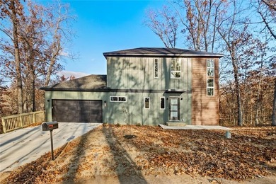 Modern new construction in Bella Vista with stunning on Bella Vista Country Club - Berksdale in Arkansas - for sale on GolfHomes.com, golf home, golf lot