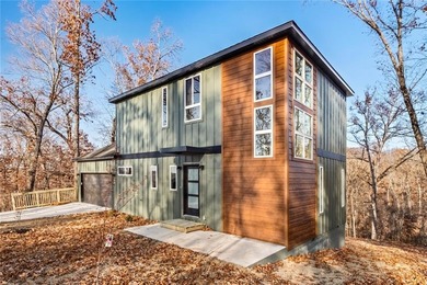 Modern new construction in Bella Vista with stunning on Bella Vista Country Club - Berksdale in Arkansas - for sale on GolfHomes.com, golf home, golf lot