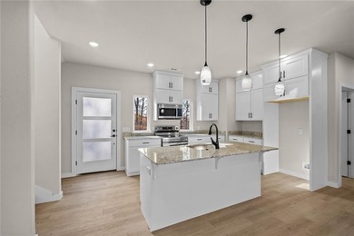 Modern new construction in Bella Vista with stunning on Bella Vista Country Club - Berksdale in Arkansas - for sale on GolfHomes.com, golf home, golf lot