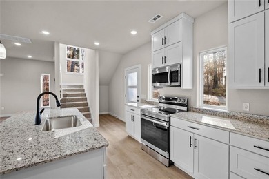 Modern new construction in Bella Vista with stunning on Bella Vista Country Club - Berksdale in Arkansas - for sale on GolfHomes.com, golf home, golf lot