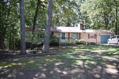 Quaint and quite home on a beautiful street in Fairfield Bay! on Mountain Ranch Golf Club in Arkansas - for sale on GolfHomes.com, golf home, golf lot