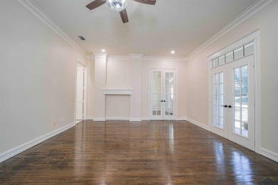 Beautifully Remodeled Home on Crossing Creeks Golf Course! on The Challenge at Oak Forest in Texas - for sale on GolfHomes.com, golf home, golf lot