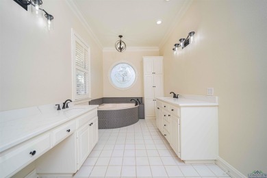 Beautifully Remodeled Home on Crossing Creeks Golf Course! on The Challenge at Oak Forest in Texas - for sale on GolfHomes.com, golf home, golf lot