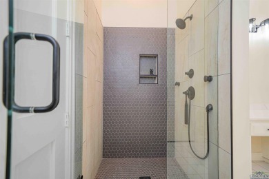 Beautifully Remodeled Home on Crossing Creeks Golf Course! on The Challenge at Oak Forest in Texas - for sale on GolfHomes.com, golf home, golf lot