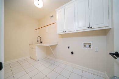 Beautifully Remodeled Home on Crossing Creeks Golf Course! on The Challenge at Oak Forest in Texas - for sale on GolfHomes.com, golf home, golf lot