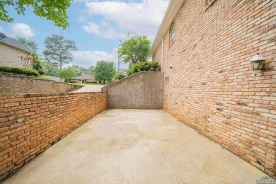 Beautifully Remodeled Home on Crossing Creeks Golf Course! on The Challenge at Oak Forest in Texas - for sale on GolfHomes.com, golf home, golf lot