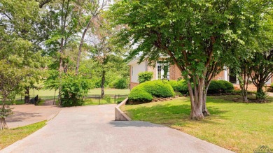 Beautifully Remodeled Home on Crossing Creeks Golf Course! on The Challenge at Oak Forest in Texas - for sale on GolfHomes.com, golf home, golf lot