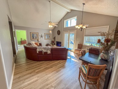 Charming Fully Furnished Villa in the Heart of Fairfield Bay! on Mountain Ranch Golf Club in Arkansas - for sale on GolfHomes.com, golf home, golf lot