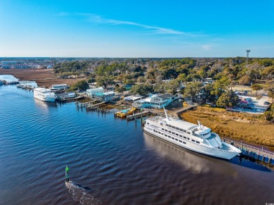 Don't miss this beautiful 2-bedroom, 2-bath end-unit condo in on The Valley At Eastport in South Carolina - for sale on GolfHomes.com, golf home, golf lot