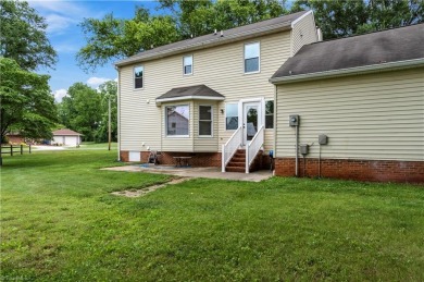 Welcome to this beautifully maintained home nestled in the on Lake Louise Golf Club in North Carolina - for sale on GolfHomes.com, golf home, golf lot