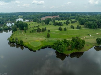 Welcome to this beautifully maintained home nestled in the on Lake Louise Golf Club in North Carolina - for sale on GolfHomes.com, golf home, golf lot