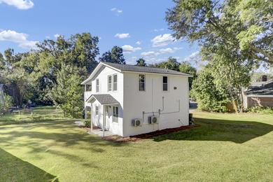 Wonderfully located duplex in the Woodland Shores/Riverland on Charleston Municipal Golf Course in South Carolina - for sale on GolfHomes.com, golf home, golf lot