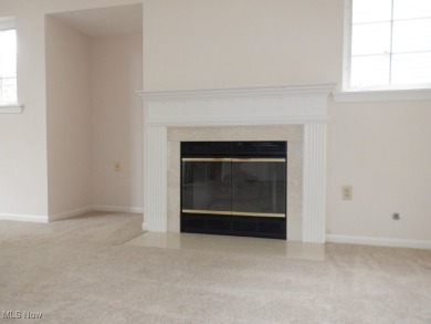 Welcome to this beautifully maintained 3-bedroom, 2-bath cluster on Gleneagles Golf Club in Ohio - for sale on GolfHomes.com, golf home, golf lot