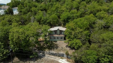 This lake view home on Table Rock Lake is perfect for those who on Holiday Island Executive Golf Course in Arkansas - for sale on GolfHomes.com, golf home, golf lot