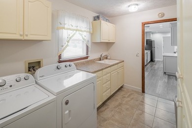 Lake life really doesn't get much better than this 3 BR, 3BA on Kinderton Country Club in Virginia - for sale on GolfHomes.com, golf home, golf lot