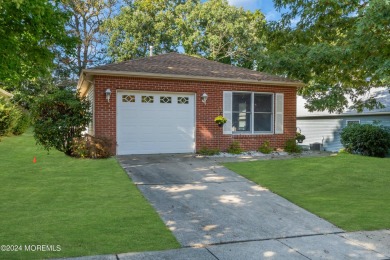 Welcome to this adorable, *EXTENDED* Dover model in highly on Greenbriar Woodlands in New Jersey - for sale on GolfHomes.com, golf home, golf lot