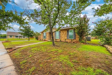 PERFECT LOCATION Charming, Cozy and Energy-Efficient - Prime on Heritage Lakes - Par 3 - 9 Hole Course in Texas - for sale on GolfHomes.com, golf home, golf lot