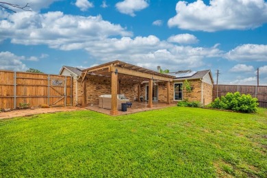PERFECT LOCATION Charming, Cozy and Energy-Efficient - Prime on Heritage Lakes - Par 3 - 9 Hole Course in Texas - for sale on GolfHomes.com, golf home, golf lot