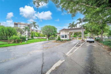 LOCATION!! LOCATION!!! Lovely Unit (1310 sf) 3beds/2baths in a on Pembroke Lakes Golf Club in Florida - for sale on GolfHomes.com, golf home, golf lot