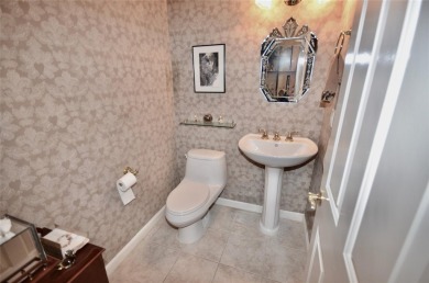 Stunning *Medici Model* Townhouse in The Greens at Half Hollow - on The Greens At Half Hollow in New York - for sale on GolfHomes.com, golf home, golf lot