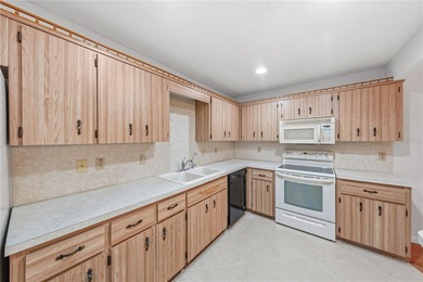 Under contract-accepting backup offers. One or more photo(s) has on On Top of the World Golf Course in Florida - for sale on GolfHomes.com, golf home, golf lot