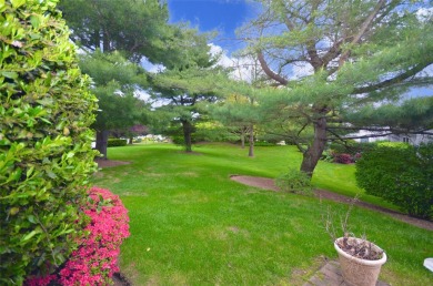 Stunning *Medici Model* Townhouse in The Greens at Half Hollow - on The Greens At Half Hollow in New York - for sale on GolfHomes.com, golf home, golf lot