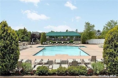 Stunning *Medici Model* Townhouse in The Greens at Half Hollow - on The Greens At Half Hollow in New York - for sale on GolfHomes.com, golf home, golf lot