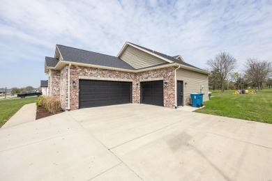 YOU WILL LOVE THIS RANCH HOME LOCATED IN THE DESIREABLE SUMMIT on Tamarack Country Club in Illinois - for sale on GolfHomes.com, golf home, golf lot