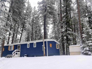 This newly remodeled manufactured home offers a modern and on Terrace Lakes Golf Resort in Idaho - for sale on GolfHomes.com, golf home, golf lot