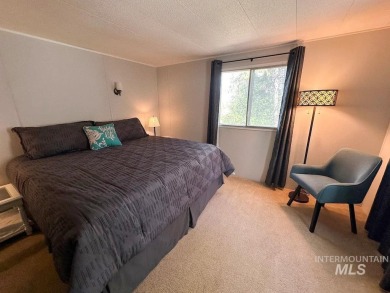 This newly remodeled manufactured home offers a modern and on Terrace Lakes Golf Resort in Idaho - for sale on GolfHomes.com, golf home, golf lot