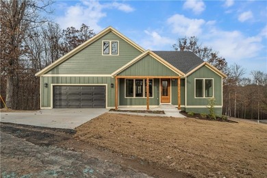Open  floor plan with beamed vaulted ceiling. The split floor on Bella Vista - Metfield Golf Complex and Country Club in Arkansas - for sale on GolfHomes.com, golf home, golf lot