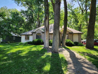 Don't miss this beautifully updated home in the highly on Dakota Dunes Country Club in South Dakota - for sale on GolfHomes.com, golf home, golf lot